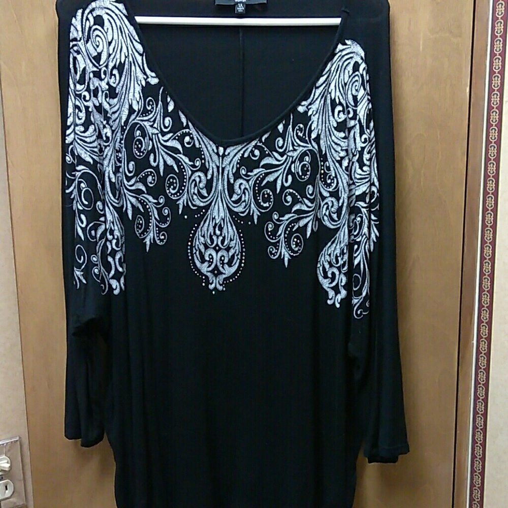 Black shirt, batlike sleeves